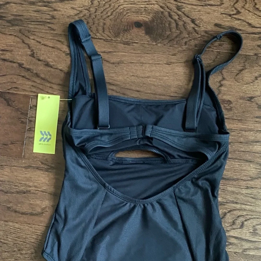 NWT All In Motion Medium - Picture 3 of 5